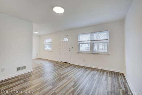 1543 Spencer St, Ferndale, MI, 48220-3506 | Card Image