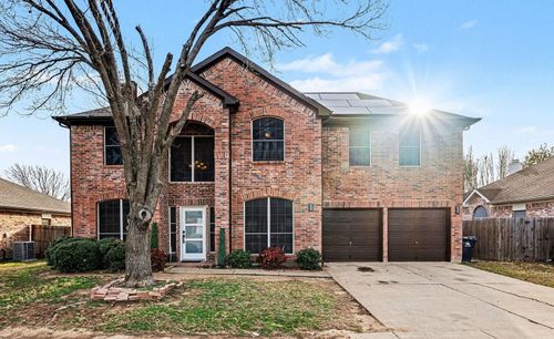 6715 Canyon Creek Dr, Arlington, TX, 76001-7490 | Card Image