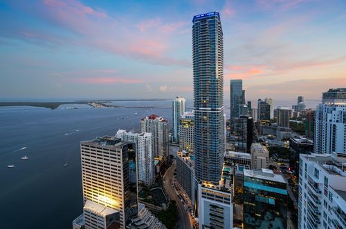 apt-5205-950 Brickell Bay Dr, Miami, FL, 33131-3964 | Card Image