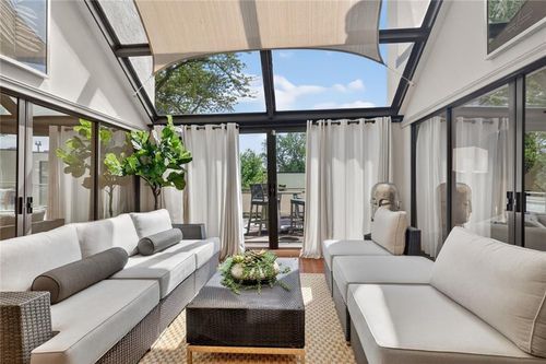 4567 Walnut St, Kansas City, MO, 64111-7706 | Card Image