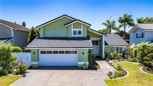 17675 Rainglen Ln, Huntington Beach, CA, 92649 | Card Image