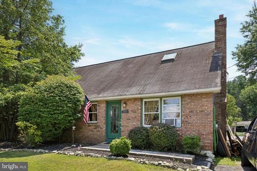 105 E Endfield Rd, Feasterville Trevose, PA, 19053-2340 | Card Image