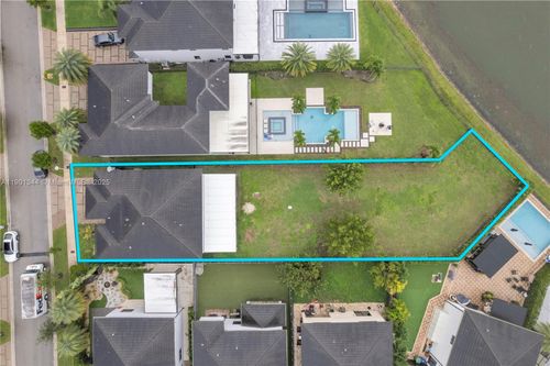 8822 Nw 161st Ter, Miami Lakes, FL, 33018-1418 | Card Image