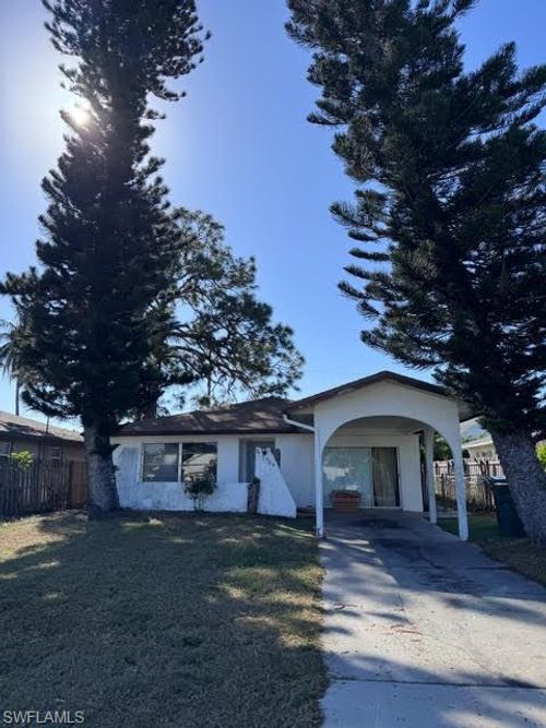 764 108th Ave N, Naples, FL, 34108-1872 | Card Image