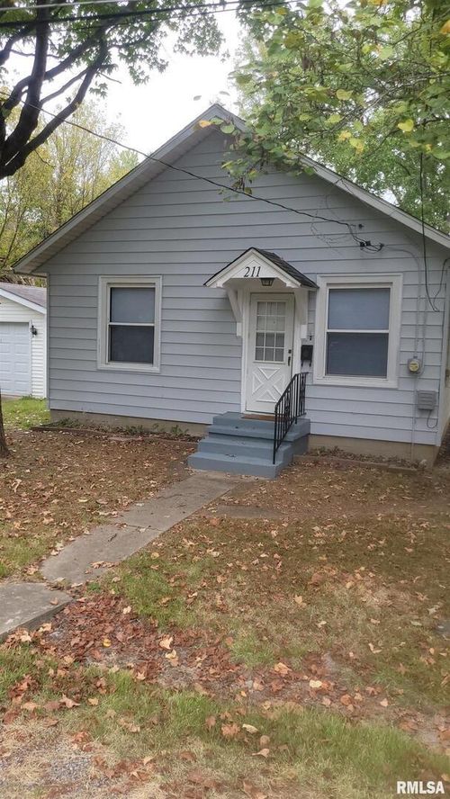 211 W Bryan St, Herrin, IL, 62948-2609 | Card Image
