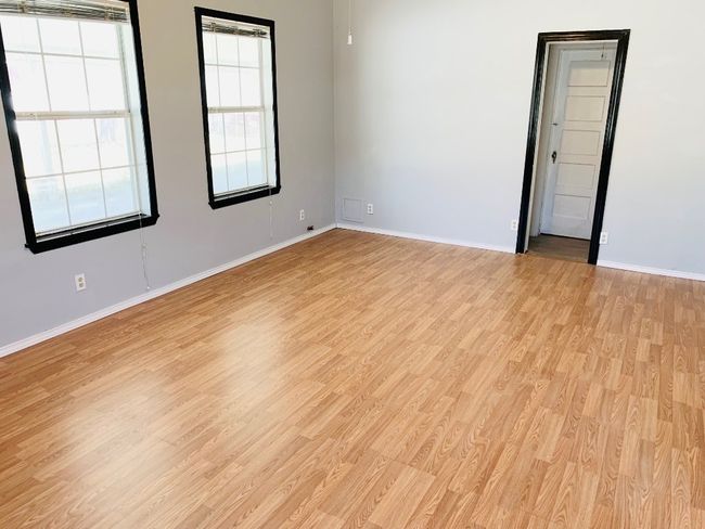 A - 106 N Oak Ave, House other with 3 bedrooms, 2 bathrooms and 2 parking in Luling TX | Image 5