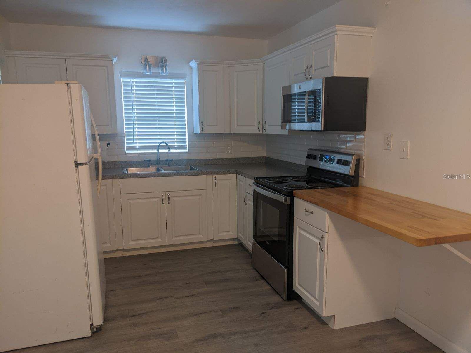 Residential Lease in AUBURNDALE 2