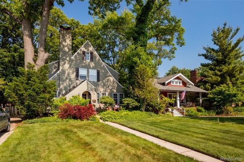 55 Oakdale Blvd, Pleasant Ridge, MI, 48069-1035 | Card Image