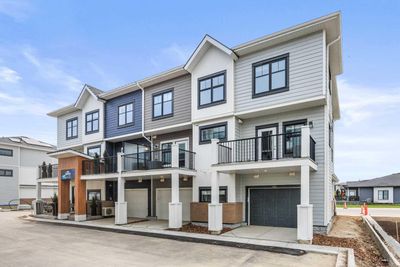 585 Mahogany Rd Se, Townhouse with 3 bedrooms, 2 bathrooms and 2 parking in Calgary AB | Image 1