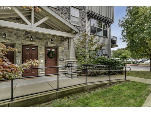 7959 Ne Rockne Way, Hillsboro, OR, 97006-1001 | Card Image