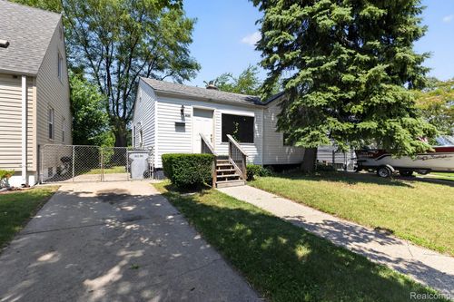 1029 E Woodruff Ave, Hazel Park, MI, 48030-3610 | Card Image