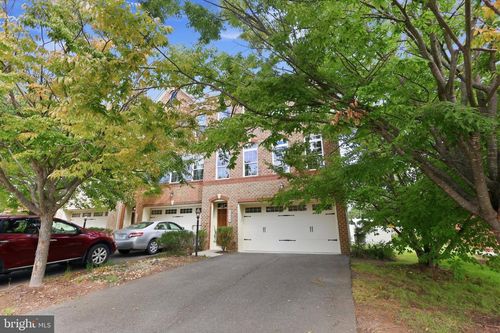 24958 Ashgarten Dr, CHANTILLY, VA, 20152-4393 | Card Image