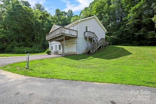 31 Barlow Rd, Elk Park, NC, 28622-9331 | Card Image