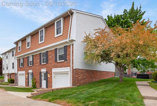 37643 Charter Oaks Blvd, Clinton Township, MI, 48036-2417 | Card Image