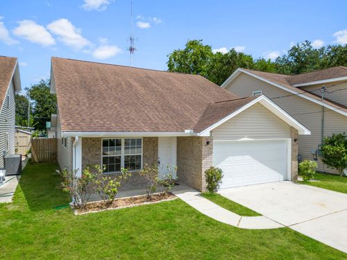 105 Scranton St, Fort Walton Beach, FL, 32547-3929 | Card Image