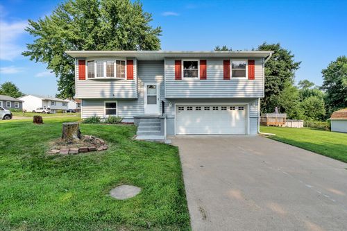 5731 N Howell St, Davenport, IA, 52806-1704 | Card Image