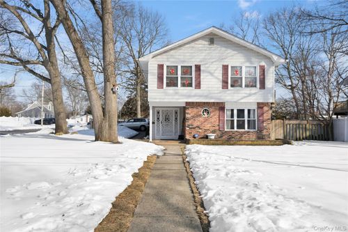 1093 Oakneck Rd, Bay Shore, NY, 11706-6129 | Card Image