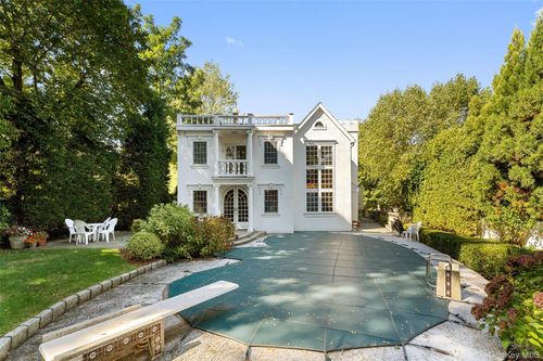 12 Hewitt Ave, Bronxville, NY, 10708-2329 | Card Image