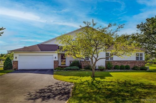 30 Hastings Dr, Orchard Park, NY, 14127-1670 | Card Image