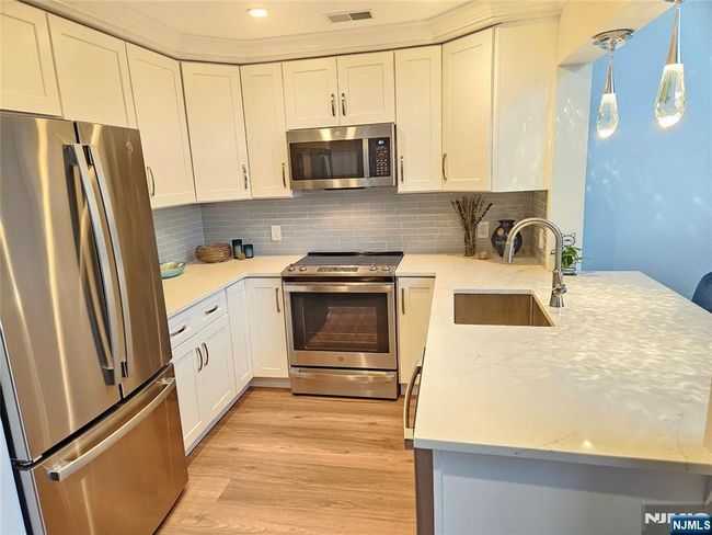 22 - 5-22 Maple Cres, Townhouse with 2 bedrooms, 2 bathrooms and null parking in Vernon NJ | Image 4