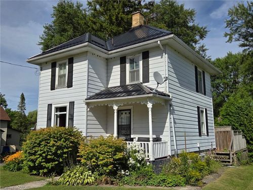 {{alt}} | Card Image