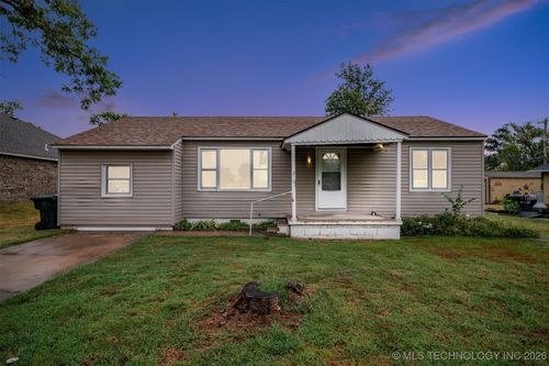 216 S Perdue Ave, Claremore, OK, 74017-7725 | Card Image