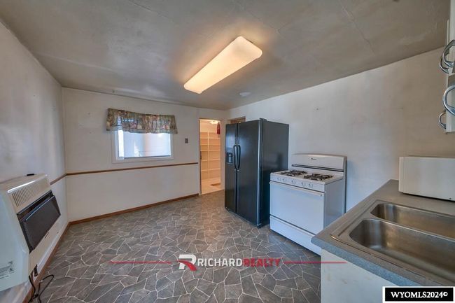 323 Bridge Ave, House other with 2 bedrooms, 1 bathrooms and null parking in Worland WY | Image 9