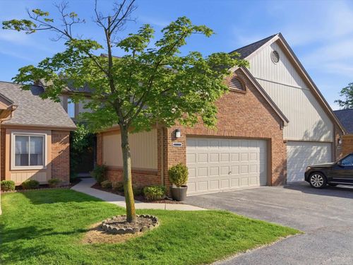 46860 High Meadows Ct, Macomb, MI, 48044-3352 | Card Image