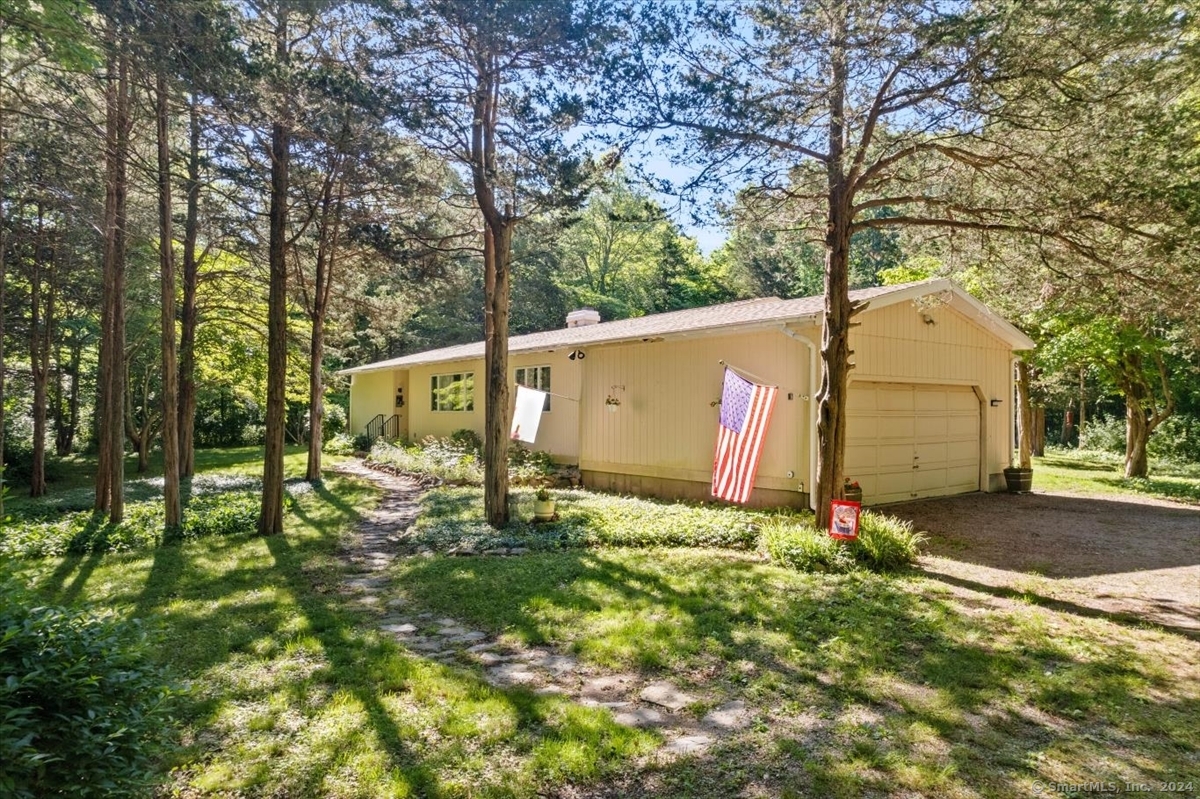 Silas Deane Rd, Ledyard, CT 06339