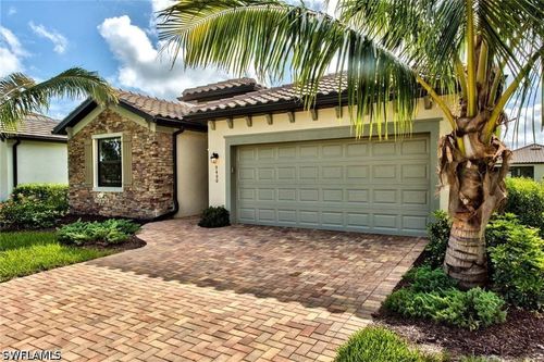 9460 Foxglove Ln, NAPLES, FL, 34120-5495 | Card Image