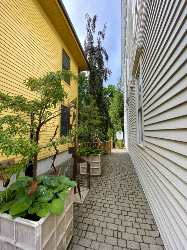Alleyway for cafe seating | Image 14