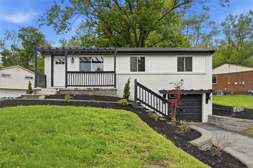 270 Fiesta Dr, Pittsburgh, PA, 15239-2416 | Card Image