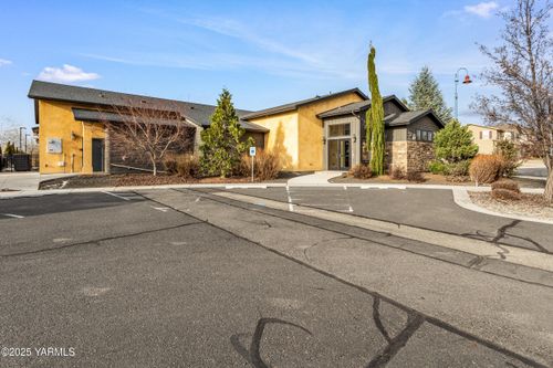 7998 Vialago Pkwy, Zillah, WA, 98953 | Card Image