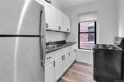 4 - 335 E 209th Street, Home with 1 bedrooms, 1 bathrooms and null parking in Bronx NY | Image 2