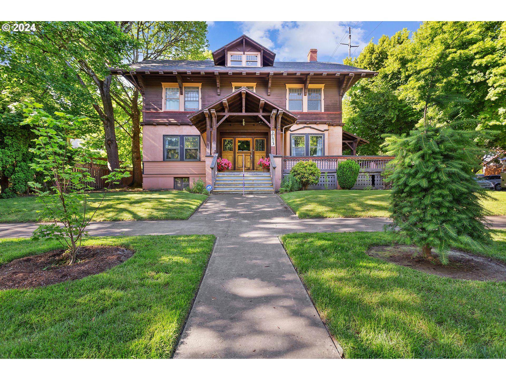 Clackamas St, Portland, OR 97232
