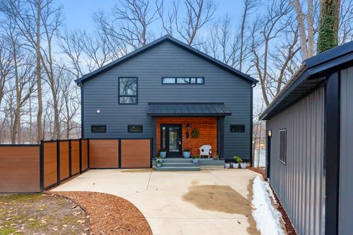 130 Singer Lake Trl, Baroda, MI, 49101-9797 | Card Image