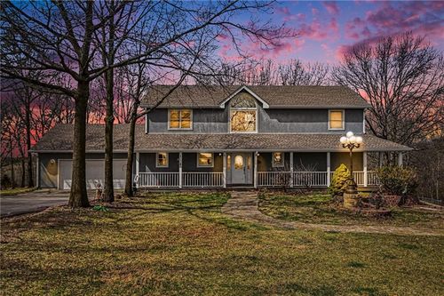 17251 Hollingsworth Rd, Basehor, KS, 66007-9109 | Card Image