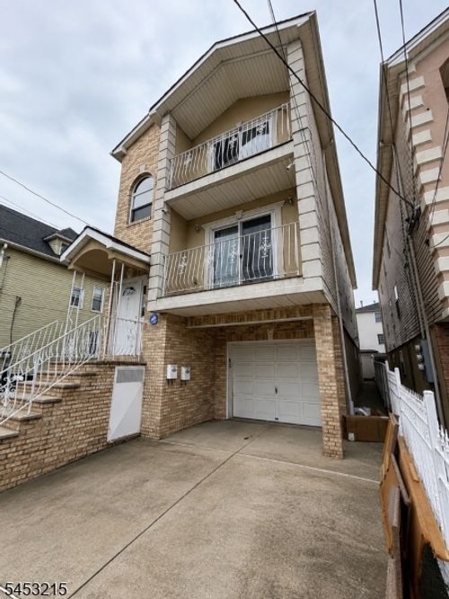 911 Flora St, Elizabeth, NJ, 07201-1913 | Card Image