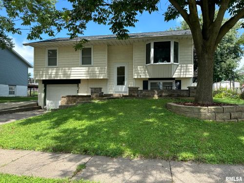 1740 Valley Drive, Davenport, IA, 52806 | Card Image