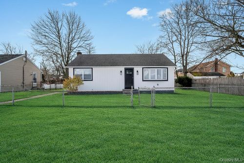 33 Silverpine Dr, Amityville, NY, 11701-2029 | Card Image