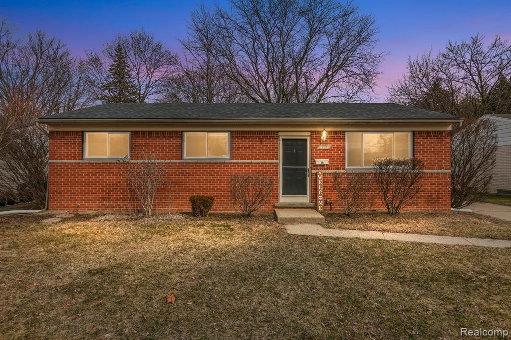 14418 Park Street, Sold in Livonia Zoocasa