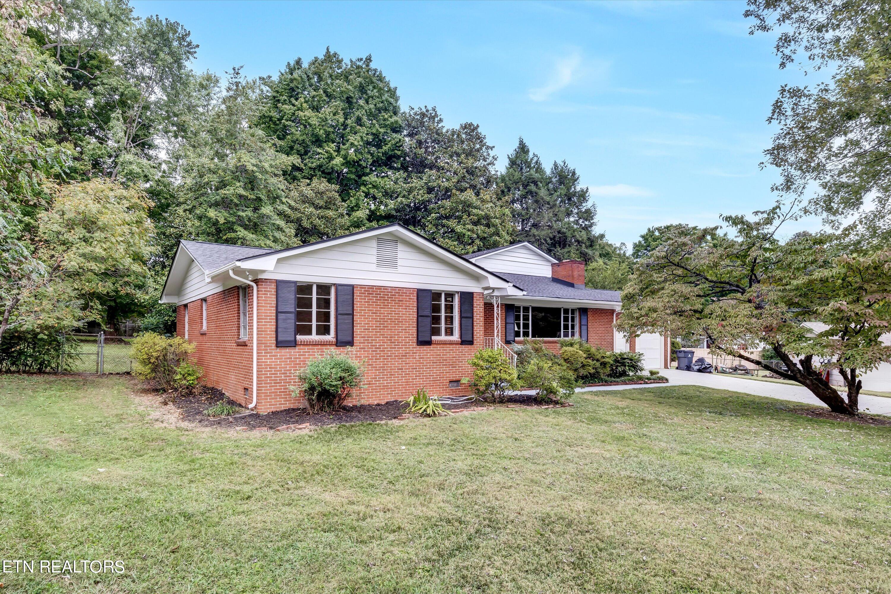 Newcastle Rd, Knoxville, TN 37909
