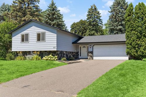 1077 Churchill Cir, Shoreview, MN, 55126-5902 | Card Image