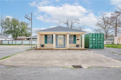 42 Saint Charles St, Norco, LA, 70079-2252 | Card Image