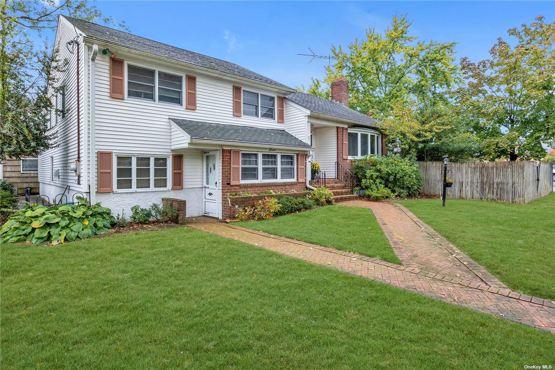 Cheshire Pl, East Northport, NY 11731