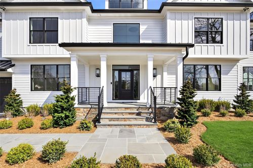 43 Hilltop Ln, Thornwood, NY, 10594-1817 | Card Image