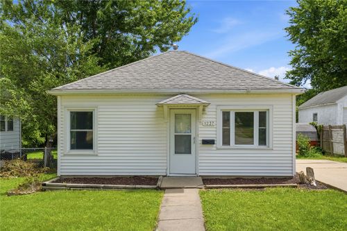 1237 Lincoln Dr, Marion, IA, 52302-2348 | Card Image