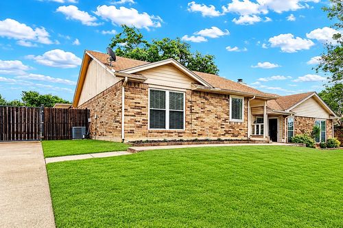 3000 Timothy Ln, Euless, TX, 76039-7803 | Card Image