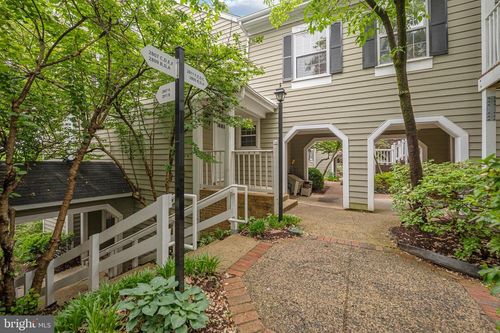 b-2811 S Woodrow St, ARLINGTON, VA, 22206-3324 | Card Image