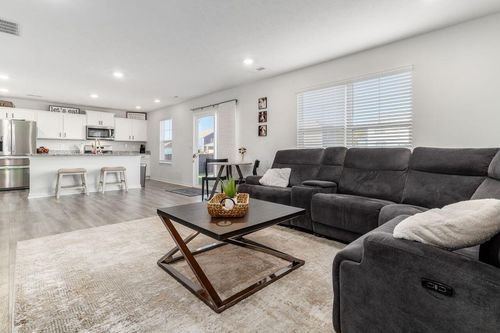 377 St James Gate, Newark, OH, 43055-4396 | Card Image